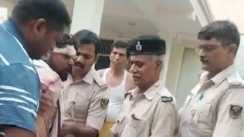 Patna police - पटना में थाने के सामने युवक ने की आत्मदाह की कोशिश, मच गई अफरा-तफरी, जानें पूरा मामला