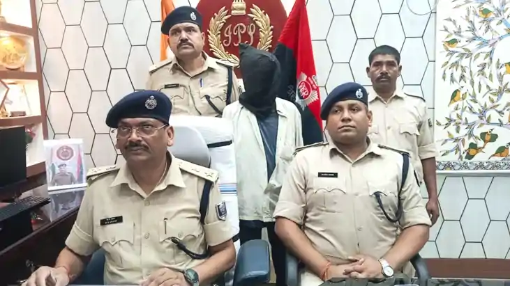 Bihar Crime News : जमुई पुलिस ने कुख्यात नक्सली सुकरा हांसदा Bihar Crime News : जमुई पुलिस ने कुख्यात नक्सली सुकरा हांसदा