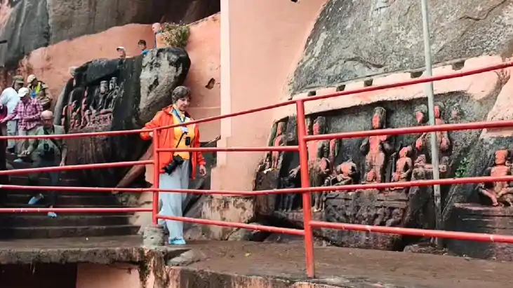 Bihar News : बीस विदेशी सैलानियों का जत्था पहुंचा भागलपुर, म Bihar News : बीस विदेशी सैलानियों का जत्था पहुंचा भागलपुर, म