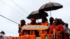 Bihar Election 2025 : बिहार में ‘मोंथा’ तूफान से गिरा सियासी पारा, अलग अलग नेताओं की रद्द हुई 20 से अधिक रैलियां, मनोज तिवारी ने छाता लेकर किया रोड शो 