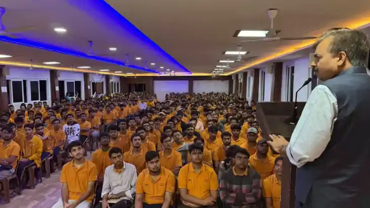NEET 2027 : गोल एजुकेशन विलेज में नीट 2027 के विद्यार्थियों 