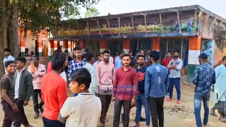 Bihar News : स्कूल में सरस्वती पूजा नहीं होने पर भड़के ग्रामी