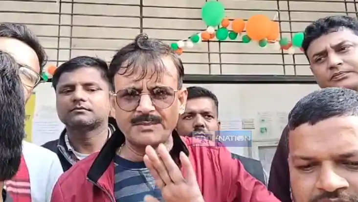 Bihar News : सीतामढ़ी नगर निगम की बैठक में महापौर ने उपमहापौर Bihar News : सीतामढ़ी नगर निगम की बैठक में महापौर ने उपमहापौर