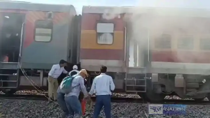 TRAIN ACCIDENT - बर्निंग ट्रेन बनने से बची बक्सर-टाटानगर एक्