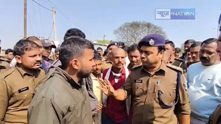 BIHAR NEWS - हत्या के विरोध में किया सड़क जाम तो पुलिस ने चट