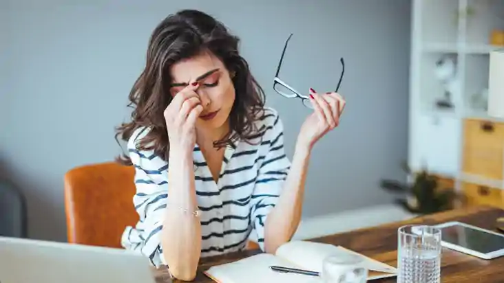 Vastu Tips: तनाव से हैं परेशान? वास्तु के ये उपाय बदल देंगे 