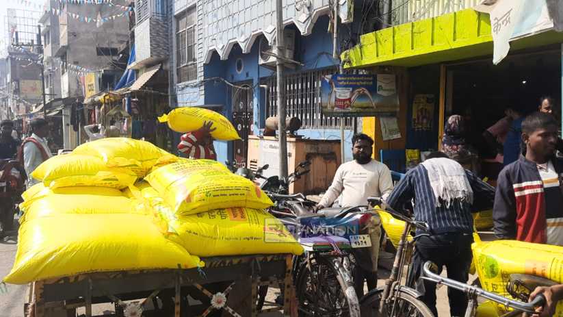 Bihar News : बांका में धड़ल्ले से हो रही यूरिया खाद की कालाबा