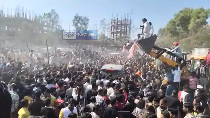Bihar News : औरंगाबाद में पावर स्टार पवन सिंह पर की गयी फूलो