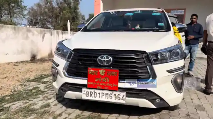 Bihar News :  बिहार के मंत्री की गाड़ी दो साल से फैला रही प्