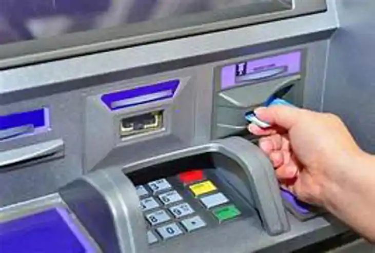 सीएम सुरक्षा डयूटी में तैनात कांस्टेबल का मोबाइल और एटीएम का सीएम सुरक्षा डयूटी में तैनात कांस्टेबल का मोबाइल और एटीएम का