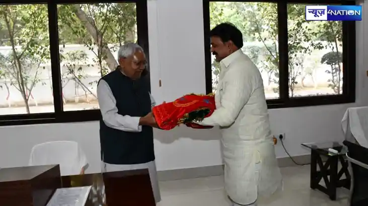  CM नीतीश ने पूर्व मंत्री जमा खान को चादर भेंट कर अजमेर शरीफ